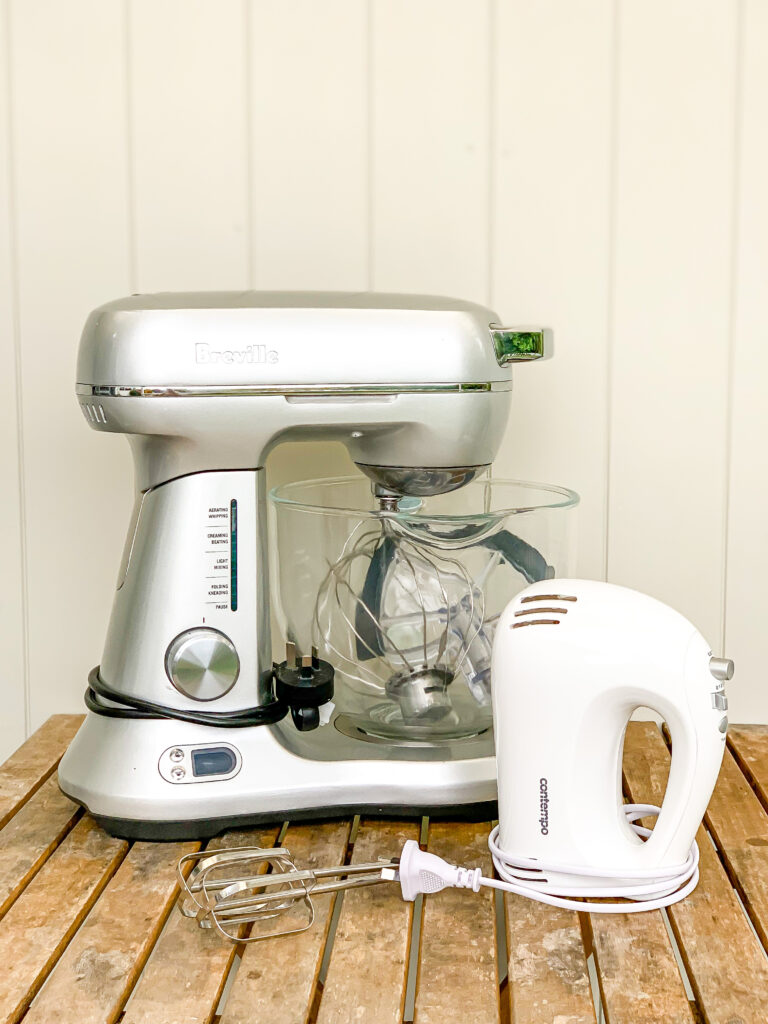 hand and stand mixer for pastry